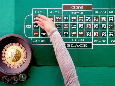 Rolet 101: Cara bermain dan memenangkan permainan rolet .